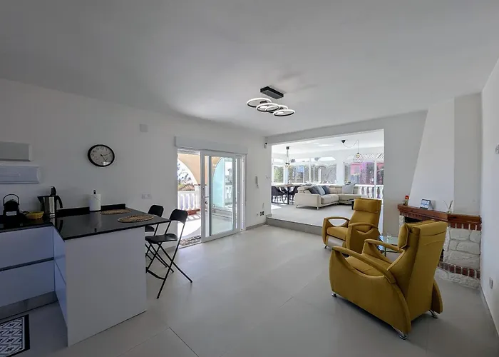 R-70 Oasis بيت للعطل