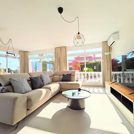 R-70 Oasis Casa de Férias