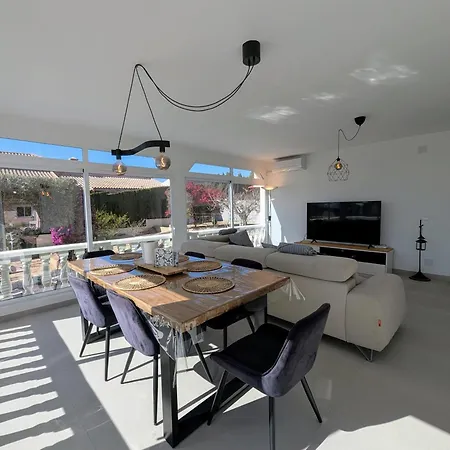 R-70 Oasis Casa de Férias *